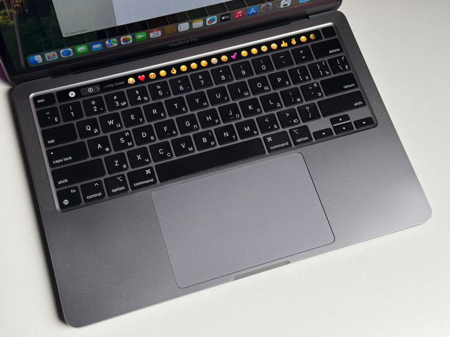 Б/У MacBook Pro 13" Space Gray M1/8GB/256SSD (MYD82) 2020 - Состояние: хорошее | Аккумулятор: 87% | Комплектация: MacBook, зарядка | Гарантия: 3 мес.