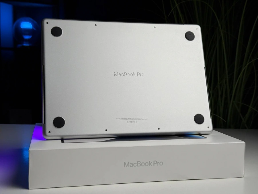 Б/У MacBook Pro 14" Silver M1Pro/16GB/512SSD (MKGR3) 2021 - Состояние: хорошее | Аккумулятор: 81% | Комплектация: полный | Гарантия: 3 мес.