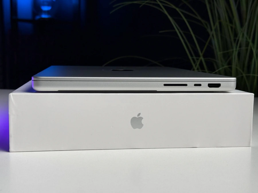 Б/У MacBook Pro 14" Silver M1Pro/16GB/512SSD (MKGR3) 2021 - Состояние: хорошее | Аккумулятор: 81% | Комплектация: полный | Гарантия: 3 мес.