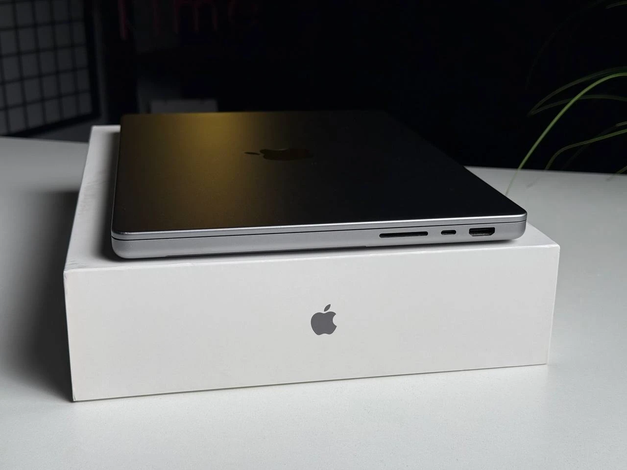 Б/У MacBook Pro 14" Space Gray (MKGP3) 2021 - Состояние: хорошее | Аккумулятор: 84% | Комплектация: полный | Гарантия: 3 мес.