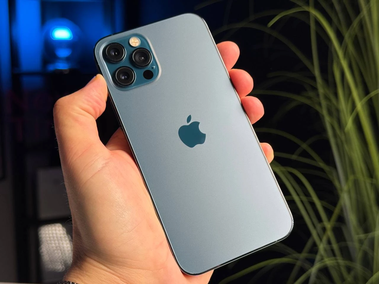 ВЖИВАНИЙ Apple iPhone 12 Pro 256GB Pacific Blue (MGLW3, MGMT3) - Стан: гарний | Акумулятор: 100% | Комплектація: повний | Гарантія: 3 міс.