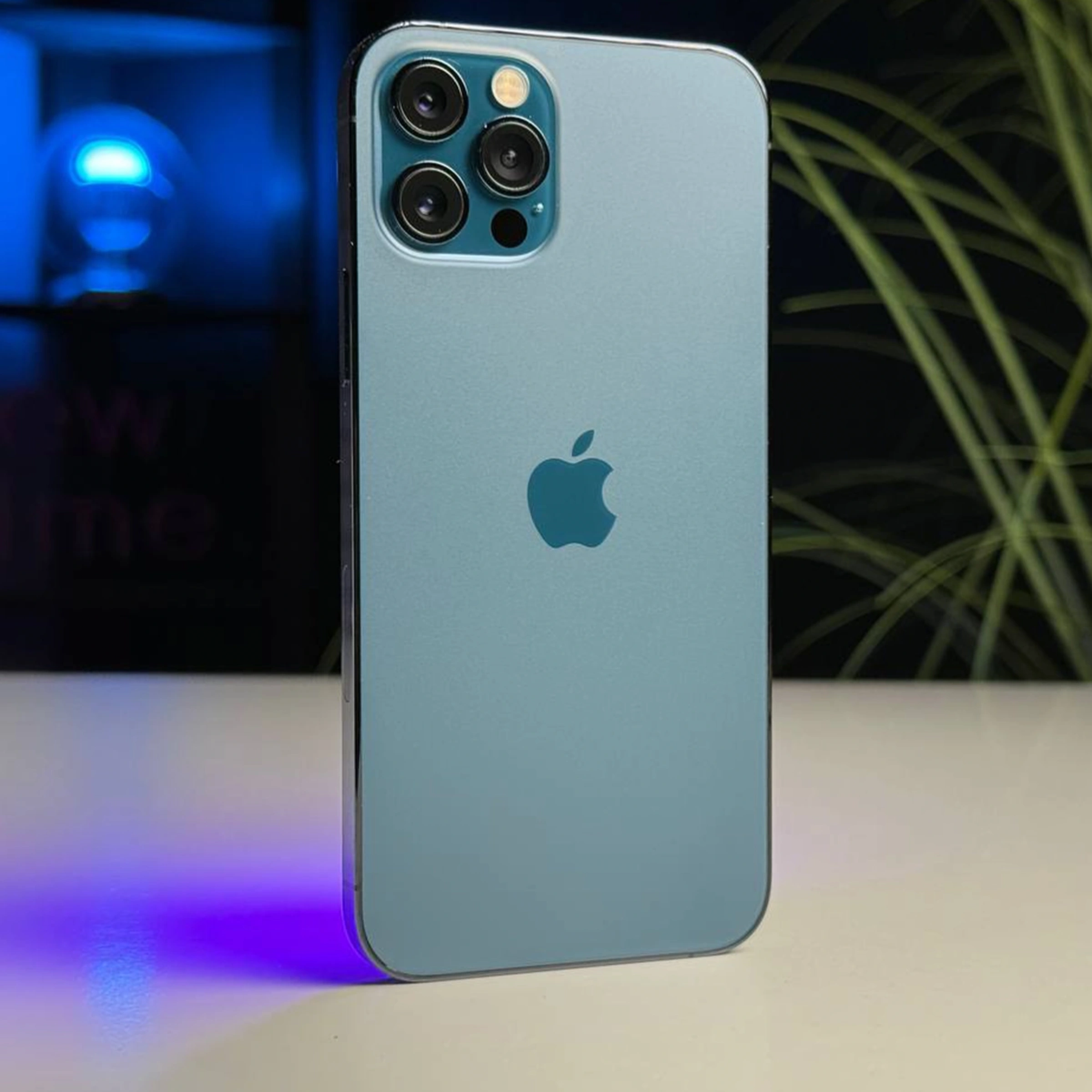 ВЖИВАНИЙ Apple iPhone 12 Pro 256GB Pacific Blue (MGLW3, MGMT3) - Стан: гарний | Акумулятор: 100% | Комплектація: повний | Гарантія: 3 міс.