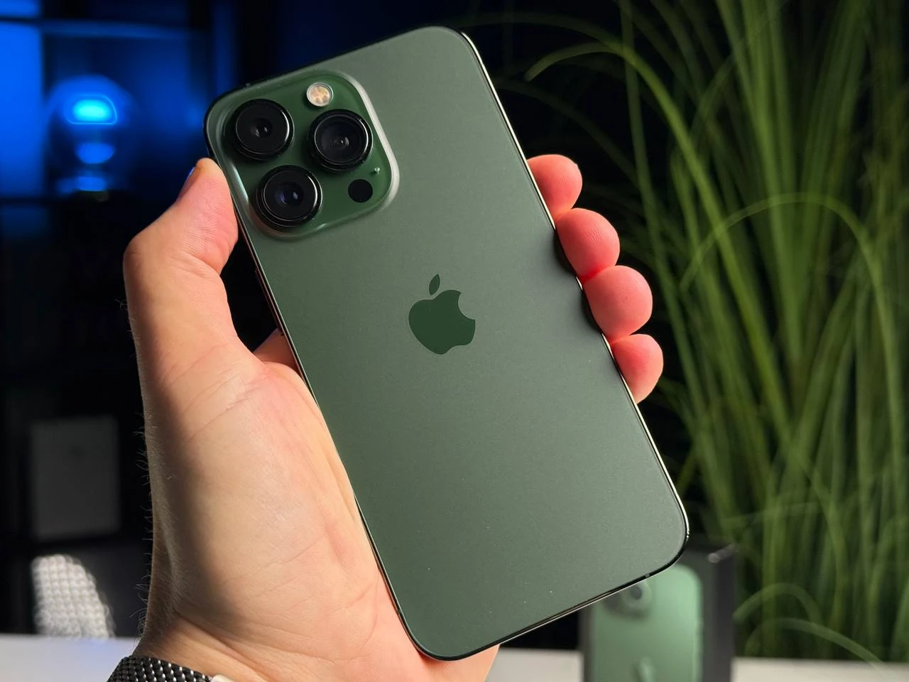 ВЖИВАНИЙ Apple iPhone 13 Pro 256GB Alpine Green (MNDU3, MNE33) - Стан: гарний | Акумулятор: 100% | Комплектація: повний | Гарантія: 3 міс.