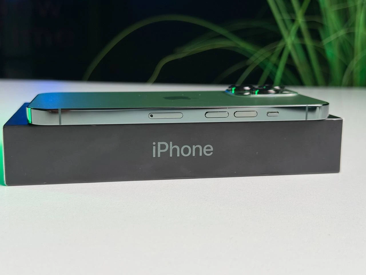 ВЖИВАНИЙ Apple iPhone 13 Pro 256GB Alpine Green (MNDU3, MNE33) - Стан: гарний | Акумулятор: 100% | Комплектація: повний | Гарантія: 3 міс.