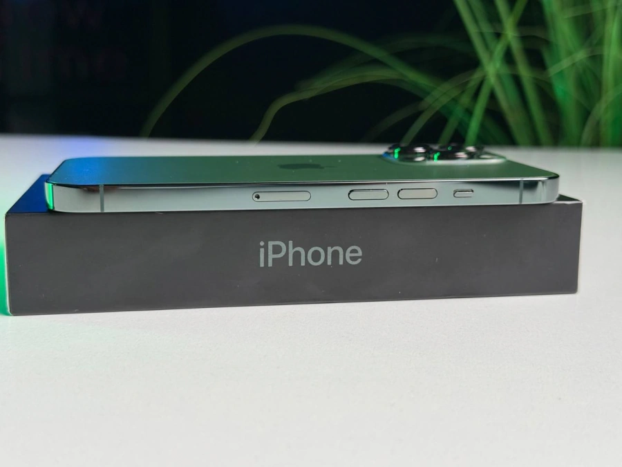 ВЖИВАНИЙ Apple iPhone 13 Pro 256GB Alpine Green (MNDU3, MNE33) - Стан: гарний | Акумулятор: 100% | Комплектація: повний | Гарантія: 3 міс.