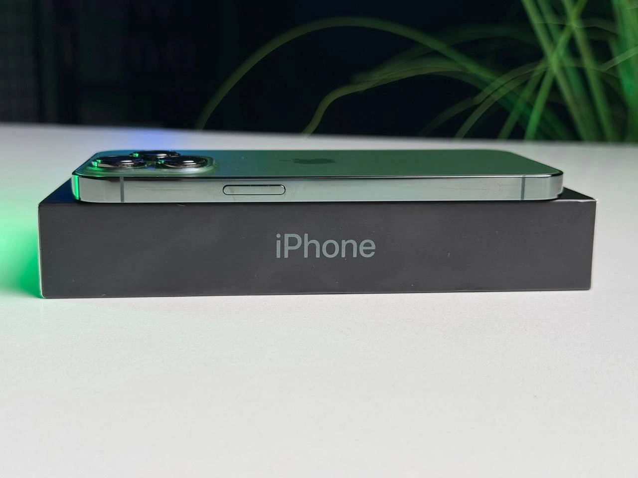 ВЖИВАНИЙ Apple iPhone 13 Pro 256GB Alpine Green (MNDU3, MNE33) - Стан: гарний | Акумулятор: 100% | Комплектація: повний | Гарантія: 3 міс.