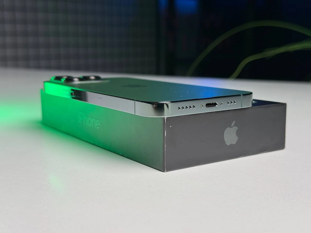 ВЖИВАНИЙ Apple iPhone 13 Pro 256GB Alpine Green (MNDU3, MNE33) - Стан: гарний | Акумулятор: 100% | Комплектація: повний | Гарантія: 3 міс.