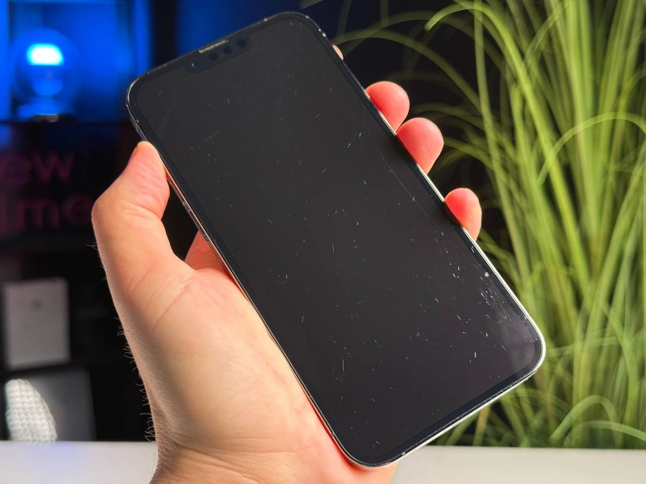 ВЖИВАНИЙ Apple iPhone 13 Pro Max 256GB Graphite (MLKR3, MLLA3) - Стан: задовільний | Акумулятор: 100% | Комплектація: iPhone, кабель | Гарантія: 3 міс.