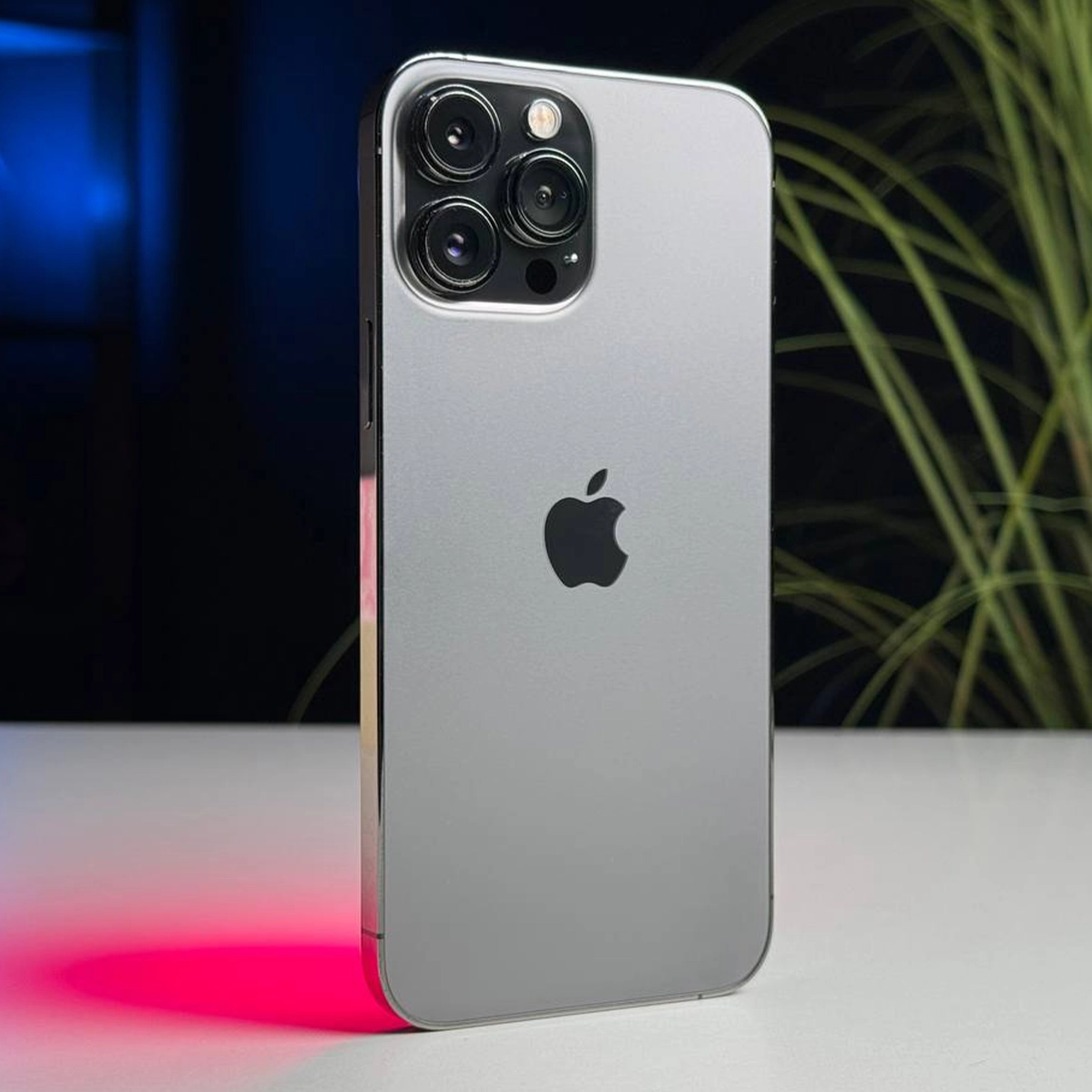 ВЖИВАНИЙ Apple iPhone 13 Pro Max 256GB Graphite (MLKR3, MLLA3) - Стан: задовільний | Акумулятор: 100% | Комплектація: iPhone, кабель | Гарантія: 3 міс.