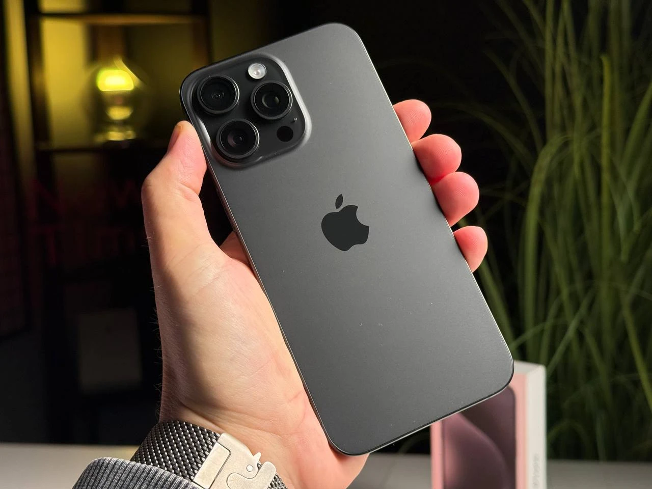 ВЖИВАНИЙ Apple iPhone 15 Pro Max 256GB Black Titanium (MU773) - Стан: ідеальний | Акумулятор: 89% | Комплектація: повний | Гарантія: 3 міс.