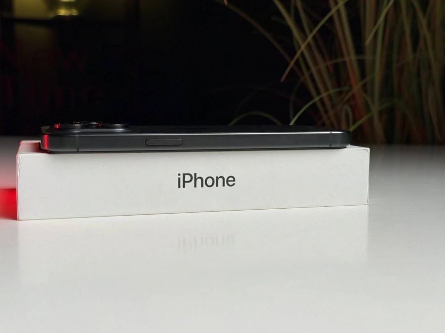 ВЖИВАНИЙ Б/У Apple iPhone 15 Pro Max 256GB Black Titanium (MU773) - Стан: ідеальний | Акумулятор: 89% | Комплектація: повний | Гарантія: 3 міс.