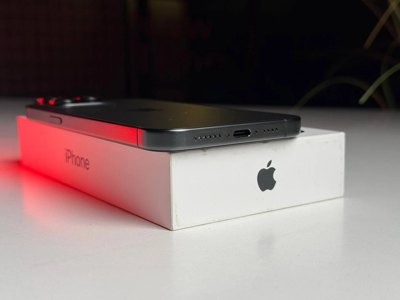 ВЖИВАНИЙ Apple iPhone 15 Pro Max 256GB Black Titanium (MU773) - Стан: ідеальний | Акумулятор: 89% | Комплектація: повний | Гарантія: 3 міс.