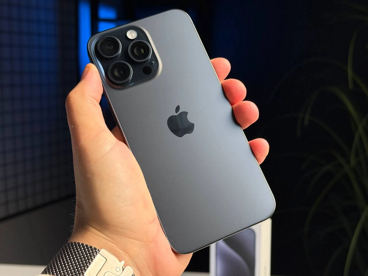 ВЖИВАНИЙ Apple iPhone 15 Pro Max 256GB Blue Titanium eSim (MU693) - Стан: гарний | Акумулятор: 100% | Комплектація: повний | Гарантія: 3 міс.