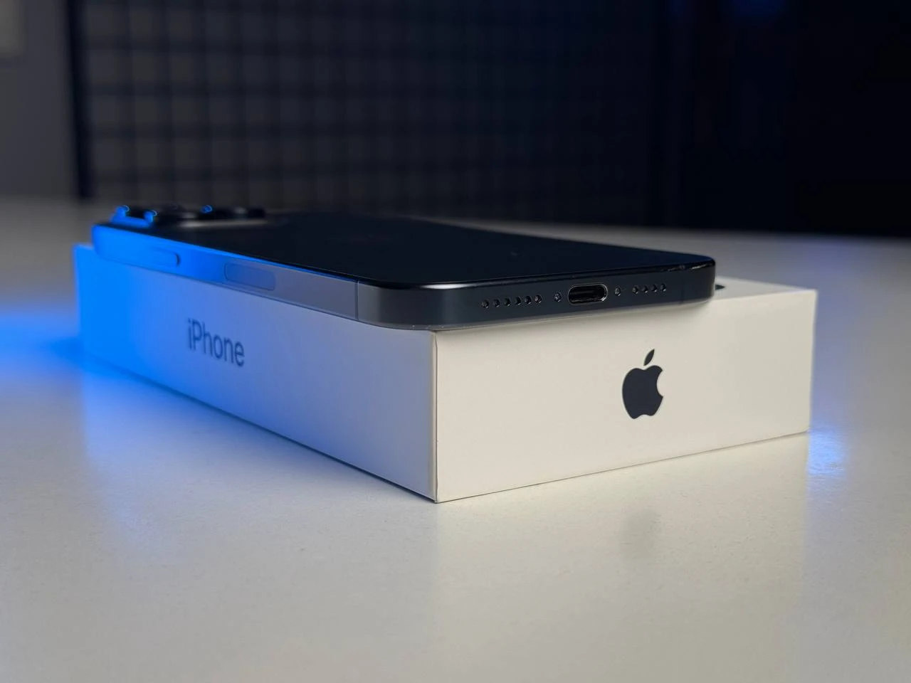 ВЖИВАНИЙ Apple iPhone 15 Pro Max 256GB Blue Titanium eSim (MU693) - Стан: гарний | Акумулятор: 100% | Комплектація: повний | Гарантія: 3 міс.