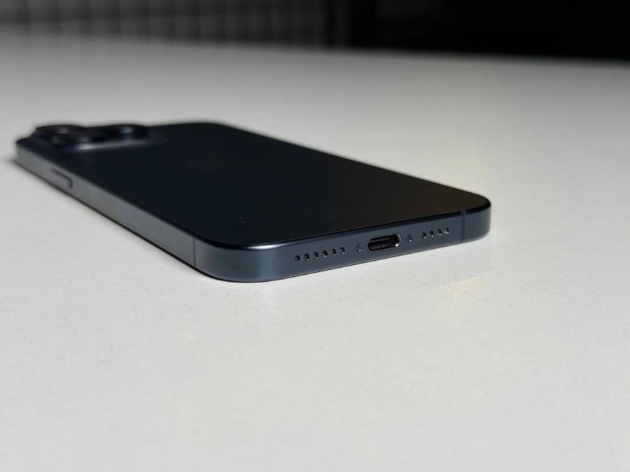 Б/У Apple iPhone 15 Pro Max 256GB Blue Titanium (MU7A3) - Состояние: хороший | Аккумулятор: 89% | Комплектация: iPhone, кабель | Гарантія: 3 мес.