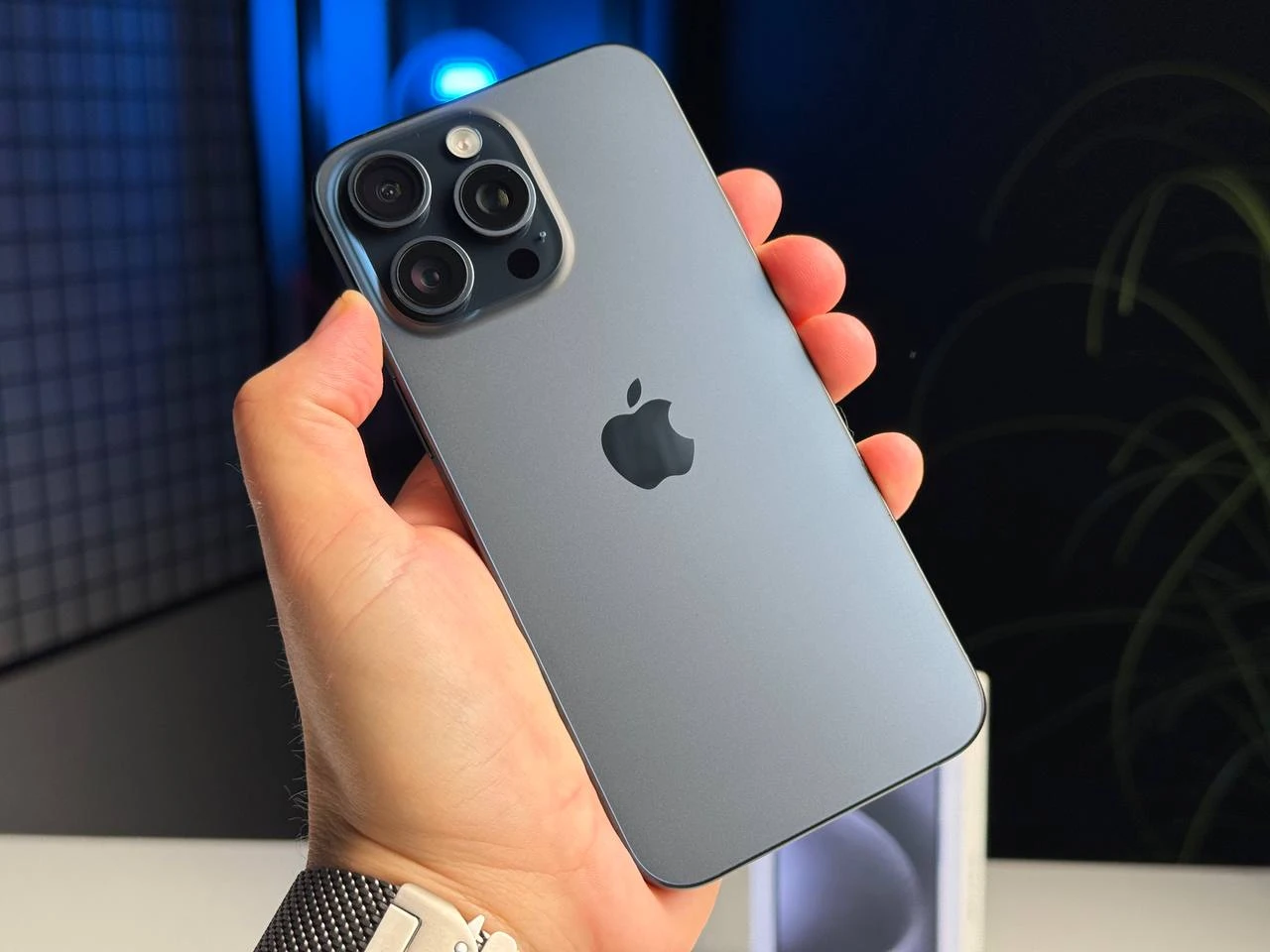 ВЖИВАНИЙ Apple iPhone 15 Pro Max 512GB Blue Titanium (MU7F3) - Стан: гарний | Акумулятор: 86% | Комплектація: повний | Гарантія: 3 міс.