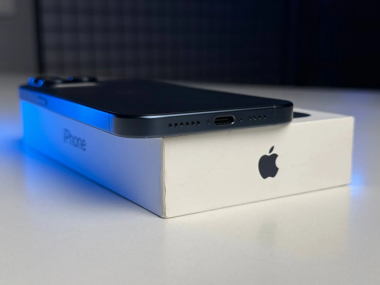 ВЖИВАНИЙ Apple iPhone 15 Pro Max 512GB Blue Titanium (MU7F3) - Стан: гарний | Акумулятор: 86% | Комплектація: повний | Гарантія: 3 міс.