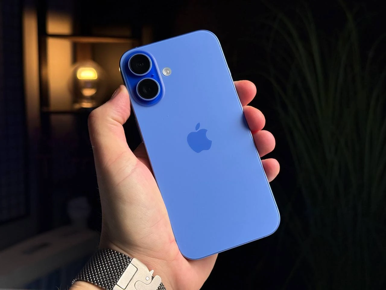ВЖИВАНИЙ Apple iPhone 16 128GB Ultramarine (MYEC3) - Стан: ідеальний | Акумулятор: 100% | Комплектація: iPhone, кабель | Гарантія: 6 міс.