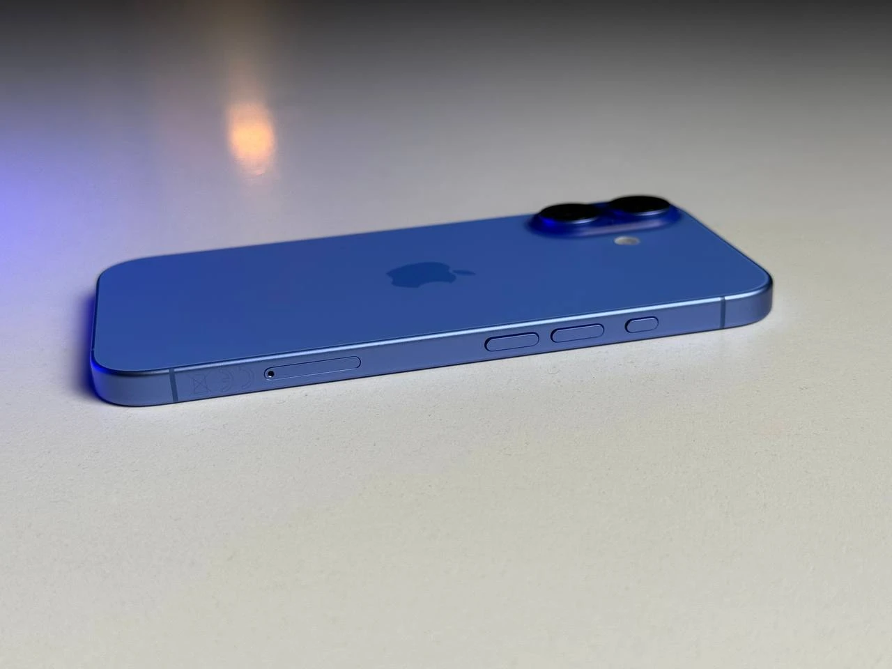 ВЖИВАНИЙ Apple iPhone 16 128GB Ultramarine (MYEC3) - Стан: ідеальний | Акумулятор: 100% | Комплектація: iPhone, кабель | Гарантія: 6 міс.