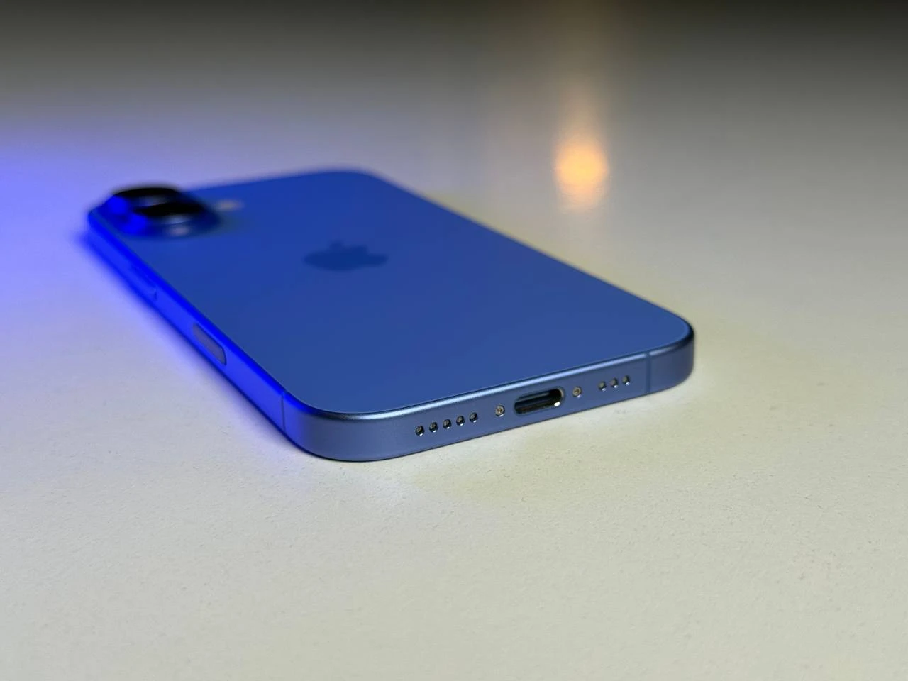 ВЖИВАНИЙ Apple iPhone 16 128GB Ultramarine (MYEC3) - Стан: ідеальний | Акумулятор: 100% | Комплектація: iPhone, кабель | Гарантія: 6 міс.