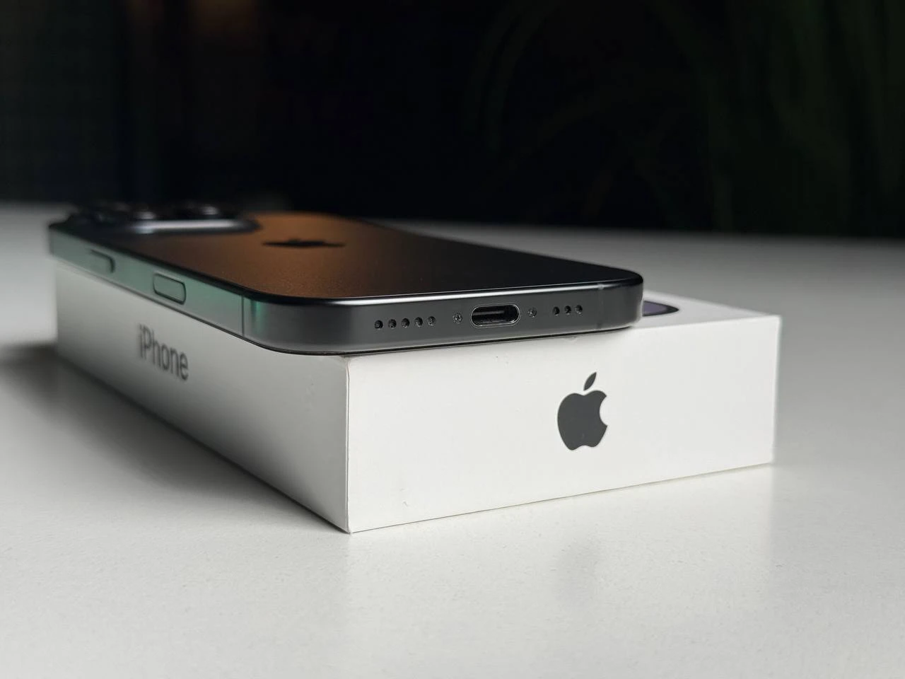 Б/У Apple iPhone 16 Pro 128GB Black Titanium (MYND3) - Состояние: хороший | Аккумулятор: 100% | Комплектация: полный | Гарантія: 3 мес.