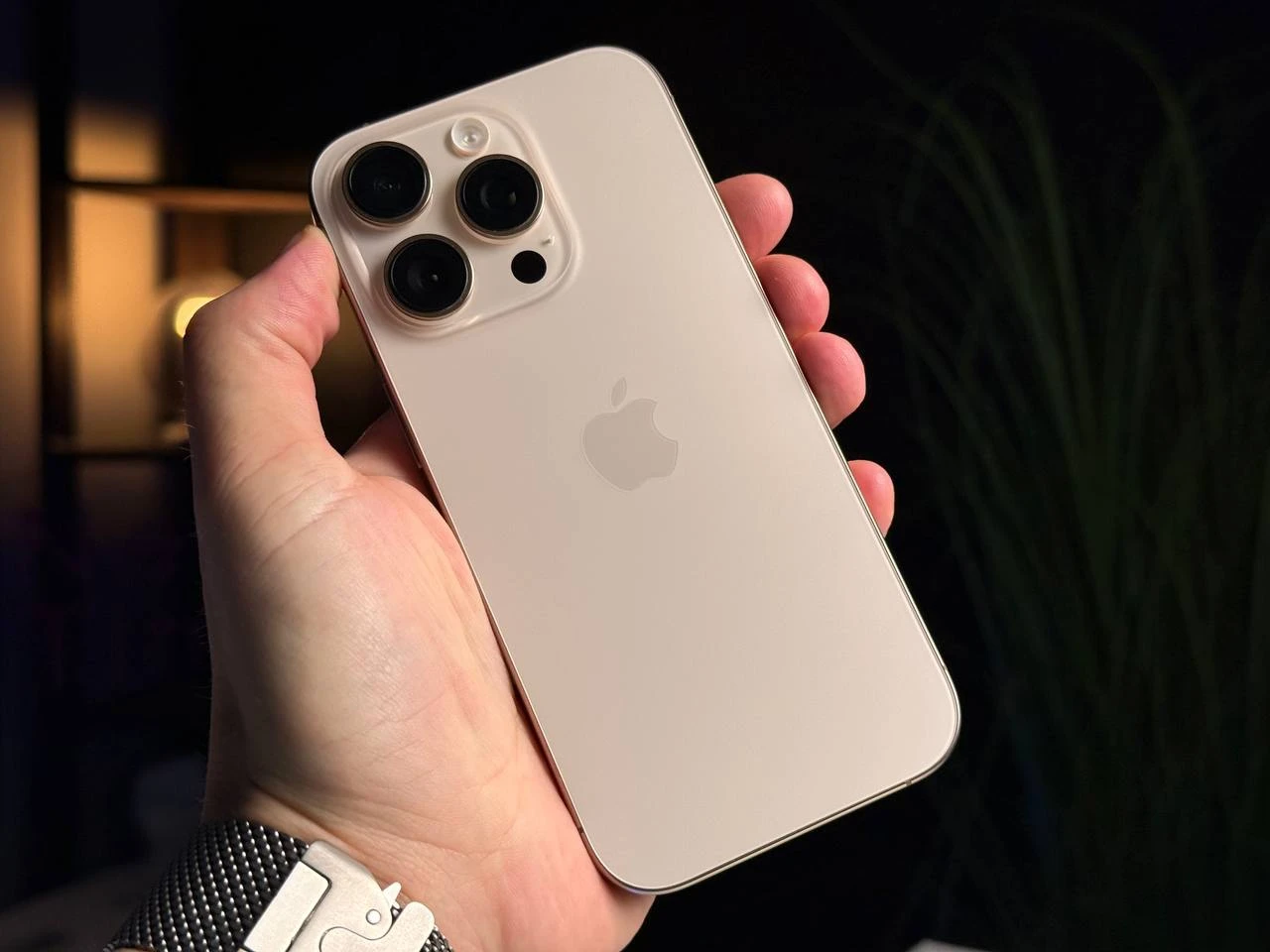 Б/У Apple iPhone 16 Pro 128GB Desert Titanium (MYNF3) - Состояние: идеальный | Аккумулятор: 93% | Комплектация: полный | Гарантія: 3 мес.