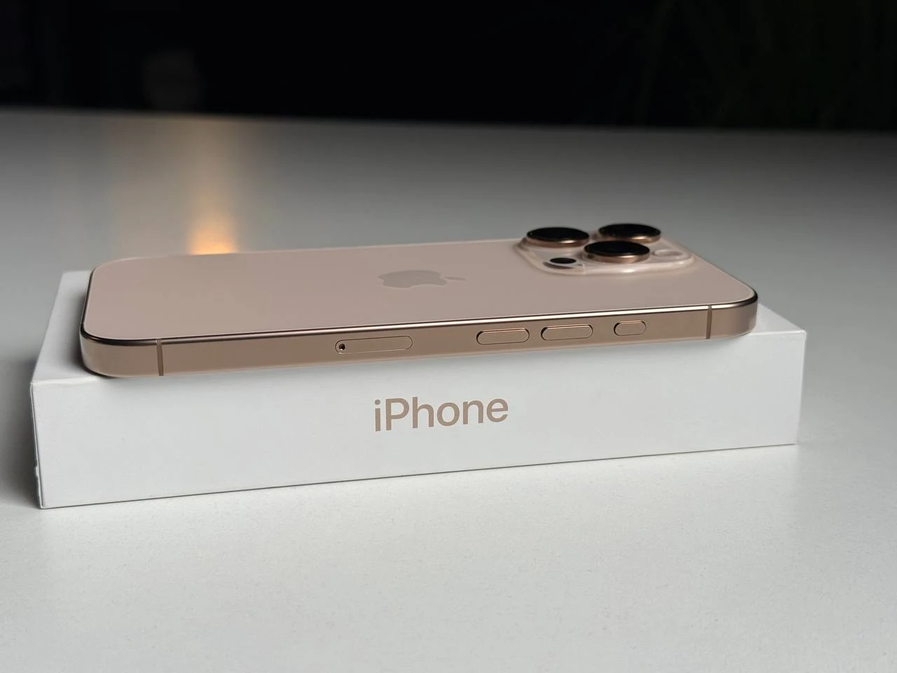 Б/У Apple iPhone 16 Pro 256GB Desert Titanium (MYNK3) - Состояние: идеальный | Аккумулятор: 98% | Комплектация: полный | Гарантия: 3 мес.