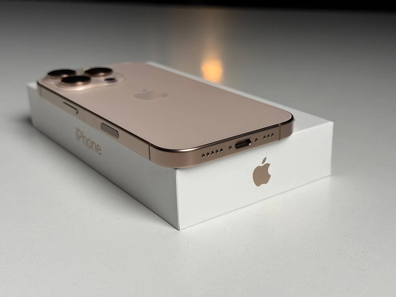 Б/У Apple iPhone 16 Pro 256GB Desert Titanium (MYNK3) - Состояние: идеальный | Аккумулятор: 98% | Комплектация: полный | Гарантия: 3 мес.