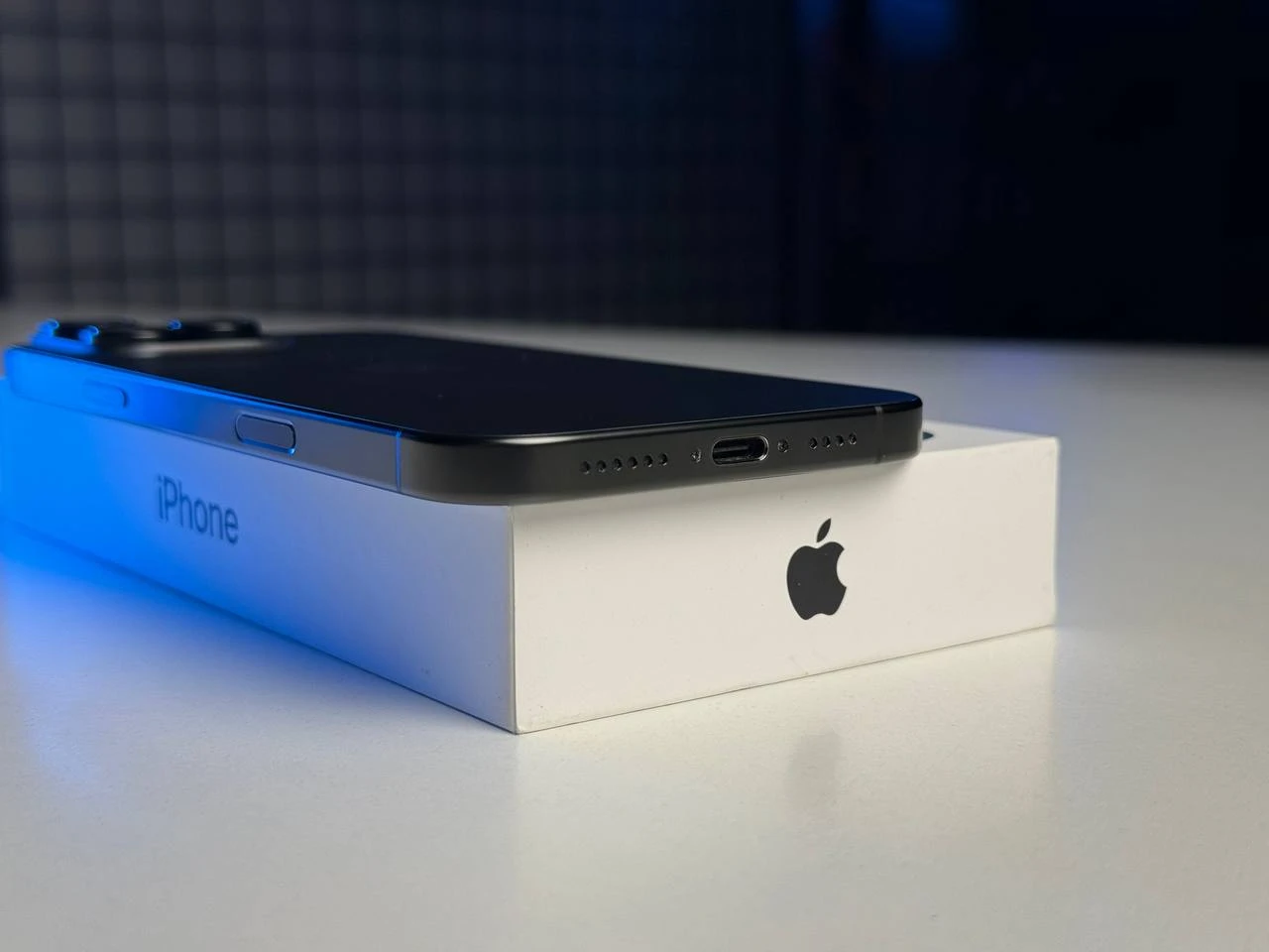 ВЖИВАНИЙ Apple iPhone 16 Pro Max 256GB Black Titanium (MYWV3) - Стан: ідеальний | Акумулятор: 94% | Комплектація: повний | Гарантія: 3 міс.