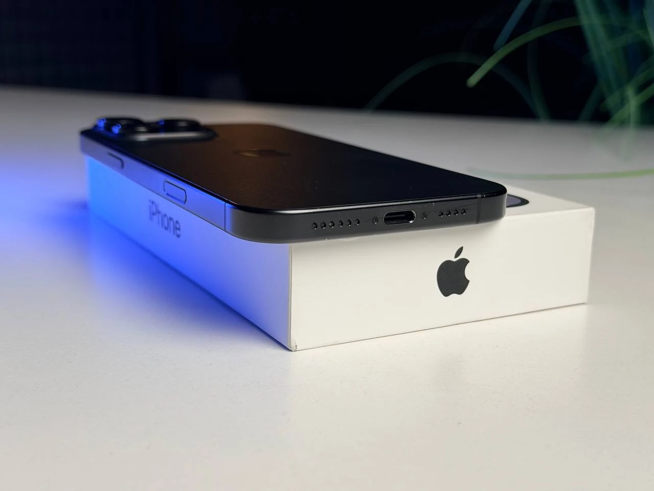 ВЖИВАНИЙ Apple iPhone 16 Pro Max 256GB Black Titanium (MYWV3) - Стан: гарний | Акумулятор: 92% | Комплектація: повний | Гарантія: 3 міс.