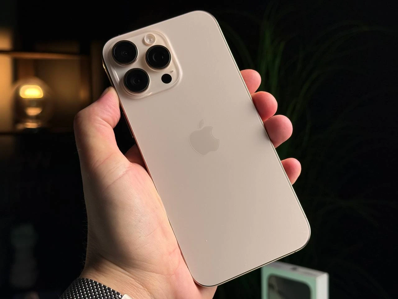 ВЖИВАНИЙ Apple iPhone 16 Pro Max 256GB Desert Titanium (MYWX3) - Стан: ідеальний | Акумулятор: 100% | Комплектація: повний | Гарантія: 3 міс.