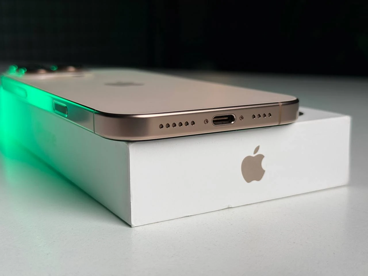 ВЖИВАНИЙ Apple iPhone 16 Pro Max 256GB Desert Titanium (MYWX3) - Стан: ідеальний | Акумулятор: 100% | Комплектація: повний | Гарантія: 3 міс.