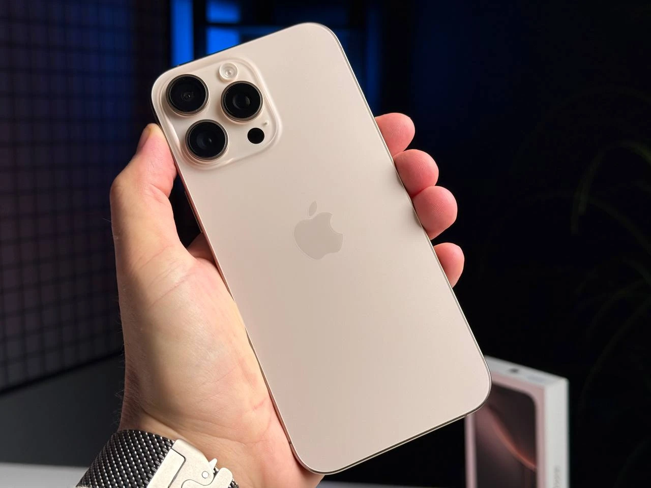 ВЖИВАНИЙ Apple iPhone 16 Pro Max 256GB Desert Titanium (MYWX3) - Стан: ідеальний | Акумулятор: 92% | Комплектація: повний | Гарантія: 3 міс.