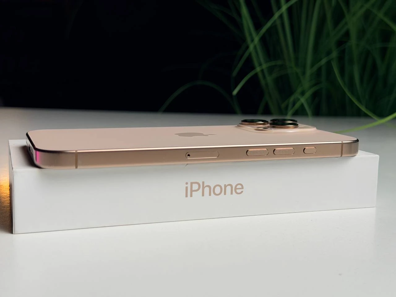 ВЖИВАНИЙ Apple iPhone 16 Pro Max 256GB Desert Titanium (MYWX3) - Стан: гарний | Акумулятор: 95% | Комплектація: повний | Гарантія: 3 міс.