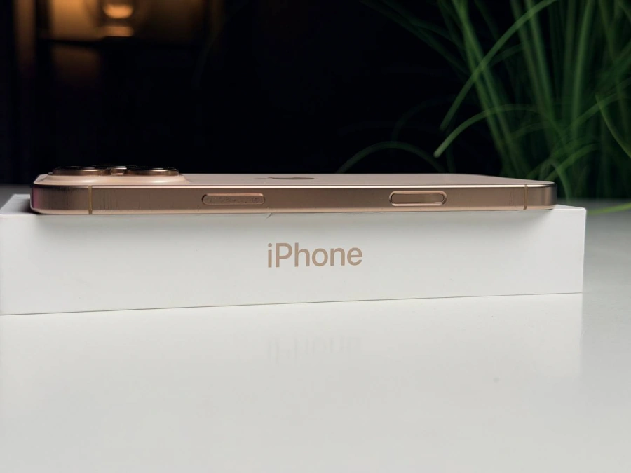 ВЖИВАНИЙ Apple iPhone 16 Pro Max 256GB Desert Titanium (MYWX3) - Стан: гарний | Акумулятор: 95% | Комплектація: повний | Гарантія: 3 міс.