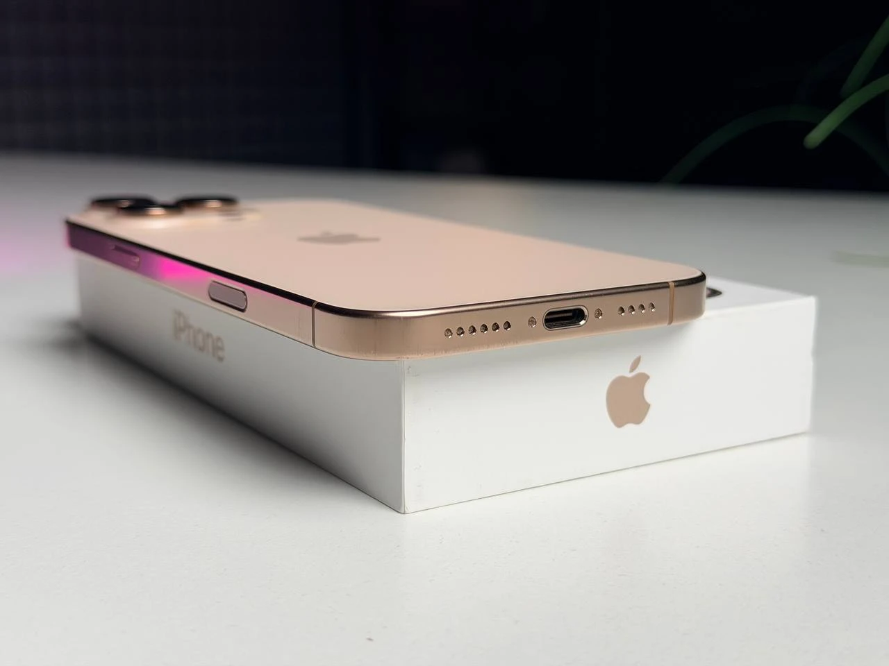 ВЖИВАНИЙ Apple iPhone 16 Pro Max 256GB Desert Titanium (MYWX3) - Стан: гарний | Акумулятор: 95% | Комплектація: повний | Гарантія: 3 міс.