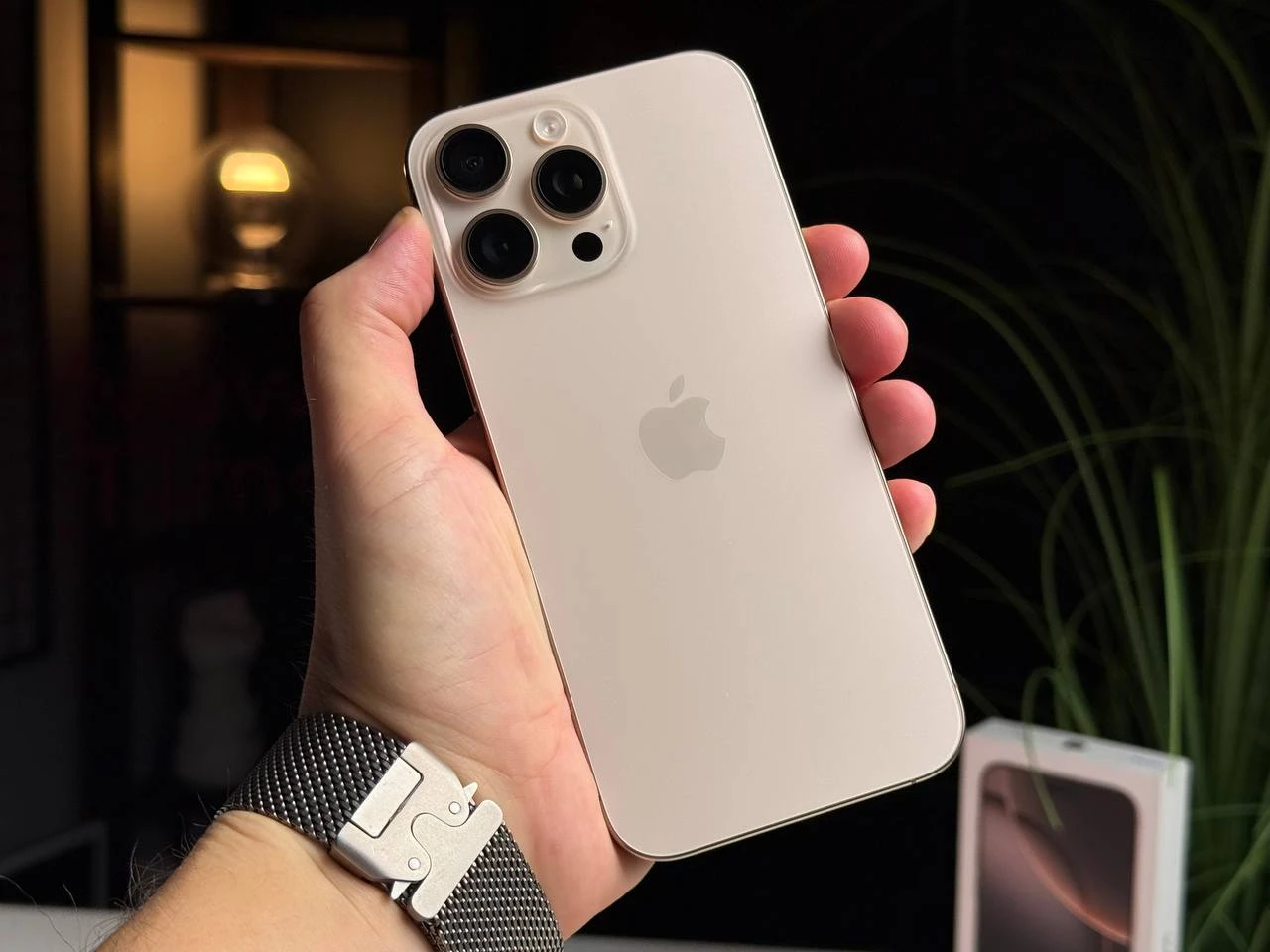 ВЖИВАНИЙ Apple iPhone 16 Pro Max 256GB Desert Titanium (MYWX3) - Стан: ідеальний | Акумулятор: 96% | Комплектація: повний | Гарантія: 3 міс.