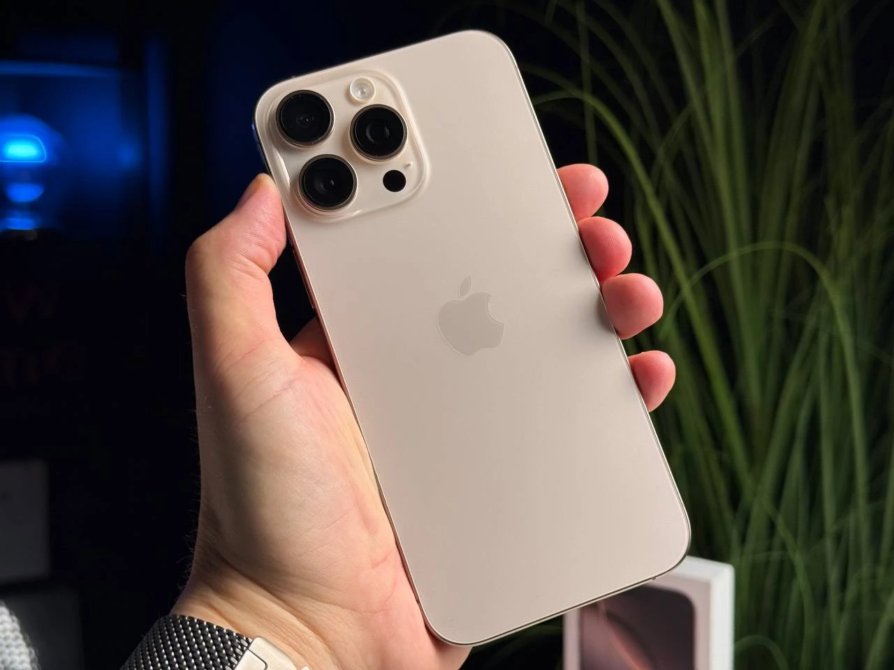 ВЖИВАНИЙ Apple iPhone 16 Pro Max 256GB Desert Titanium (MYWX3) - Стан: ідеальний | Акумулятор: 98% | Комплектація: повний | Гарантія: 3 міс.