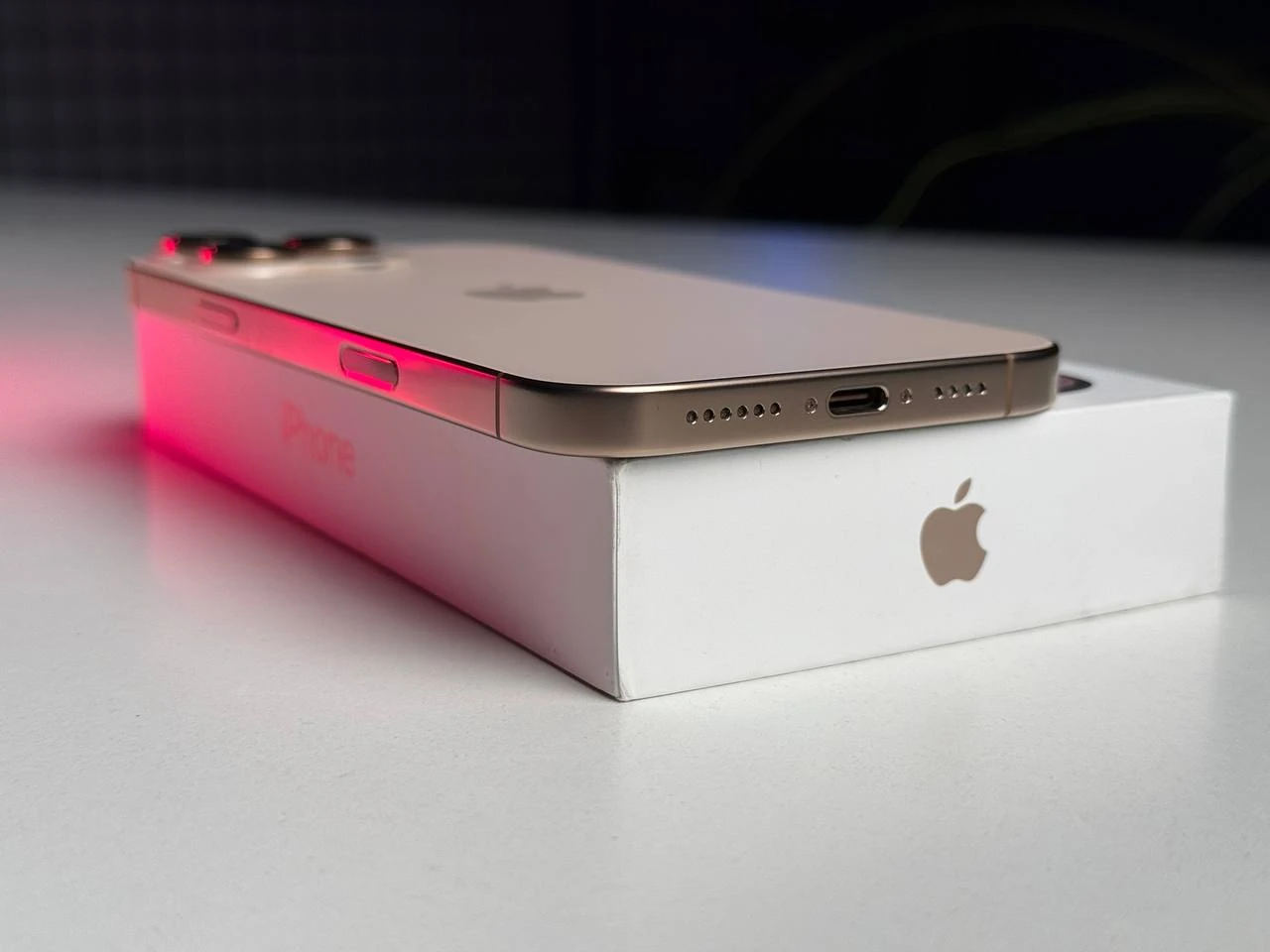 ВЖИВАНИЙ Apple iPhone 16 Pro Max 256GB Desert Titanium (MYWX3) - Стан: ідеальний | Акумулятор: 98% | Комплектація: повний | Гарантія: 3 міс.