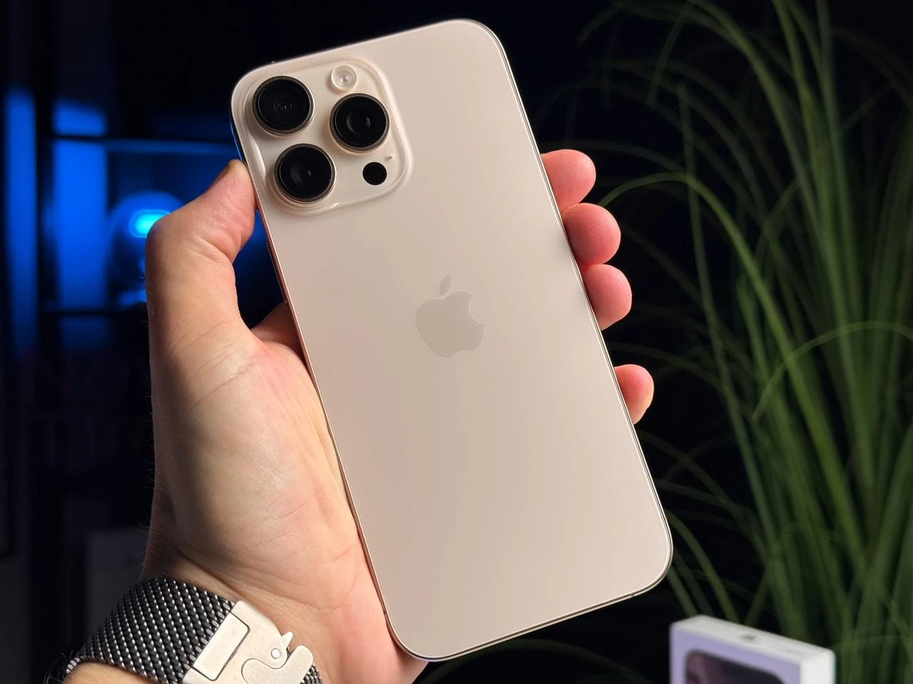 ВЖИВАНИЙ Apple iPhone 16 Pro Max 256GB eSim Desert Titanium (MYW53) - Стан: ідеальний | Акумулятор: 100% | Комплектація: повний | Гарантія: 3 міс.