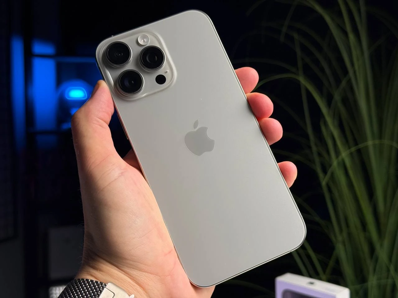 ВЖИВАНИЙ Apple iPhone 16 Pro Max 256GB eSim Natural Titanium (MYW63) - Стан: гарний | Акумулятор: 100% | Комплектація: повний | Гарантія: 3 міс.