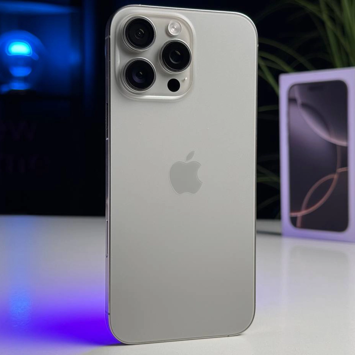 ВЖИВАНИЙ Apple iPhone 16 Pro Max 256GB eSim Natural Titanium (MYW63) - Стан: гарний | Акумулятор: 100% | Комплектація: повний | Гарантія: 3 міс.