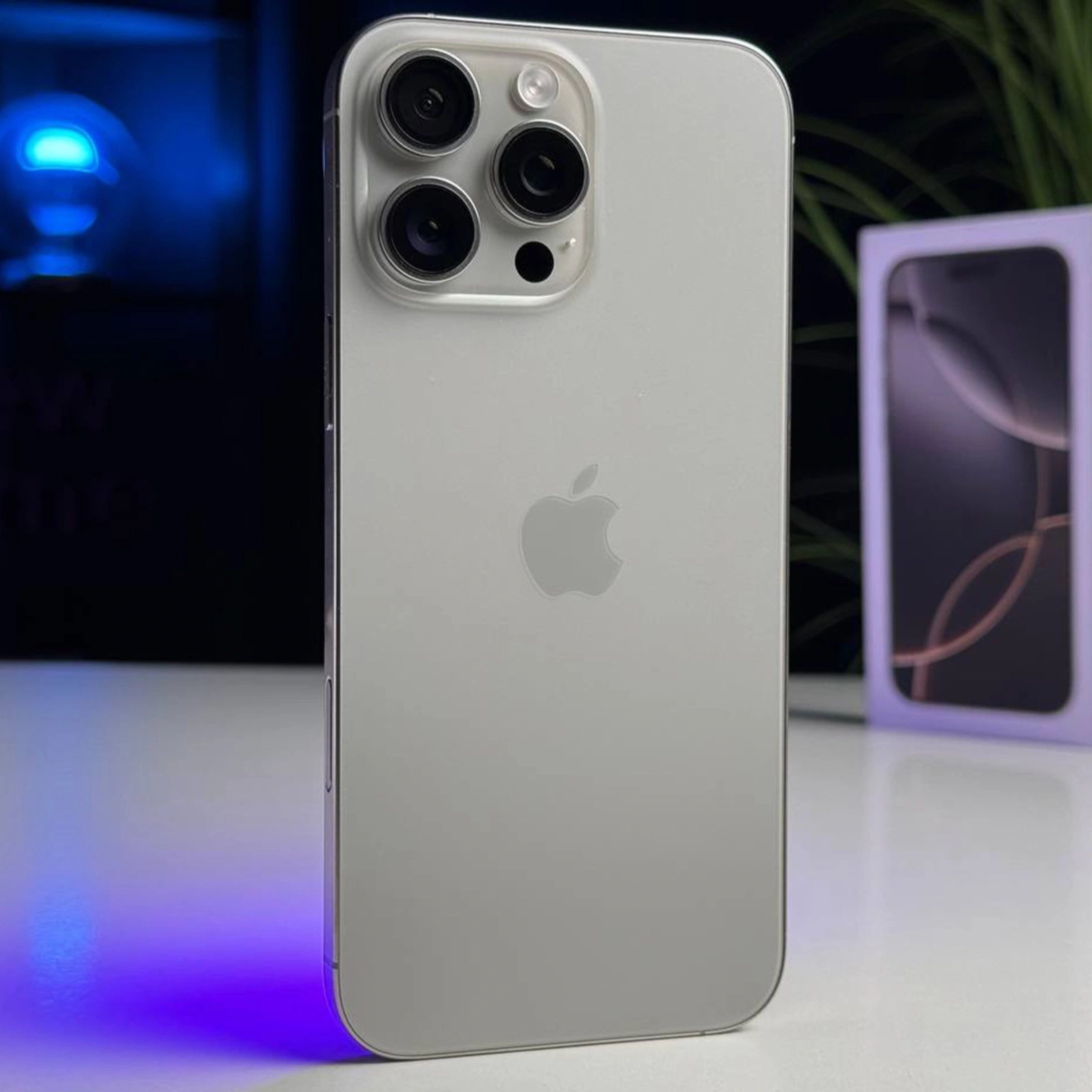 ВЖИВАНИЙ Apple iPhone 16 Pro Max 256GB eSim Natural Titanium (MYW63) - Стан: гарний | Акумулятор: 100% | Комплектація: повний | Гарантія: 3 міс.