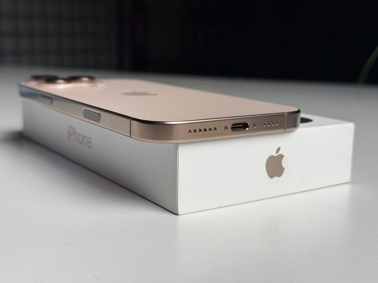 ВЖИВАНИЙ Apple iPhone 16 Pro Max 512GB eSim Desert Titanium (MYW93) - Стан: ідеальний | Акумулятор: 94% | Комплектація: повний | Гарантія: 1 міс.