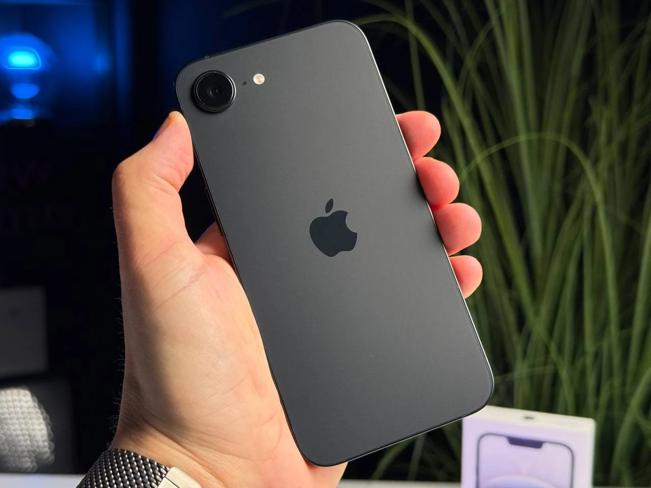 ВЖИВАНИЙ Apple iPhone 16e 256GB Black (MD1T4) - Стан: гарний | Акумулятор: 100% | Комплектація: повний | Гарантія: 3 міс.