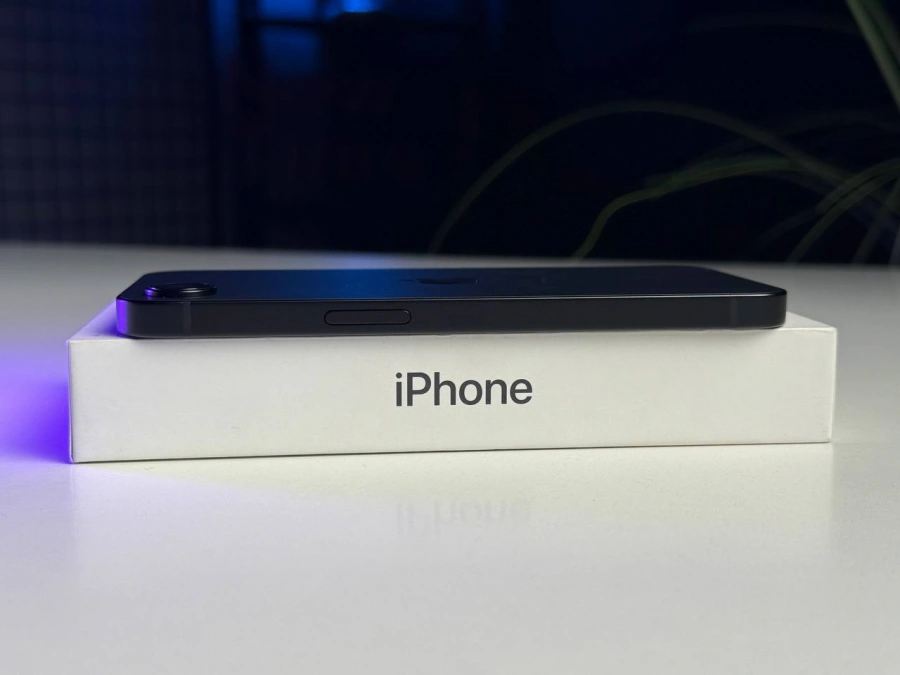Б/У Apple iPhone 16e 256GB Black (MD1T4) - Состояние: хороший | Аккумулятор: 100% | Комплектация: полный | Гарантія: 3 мес.