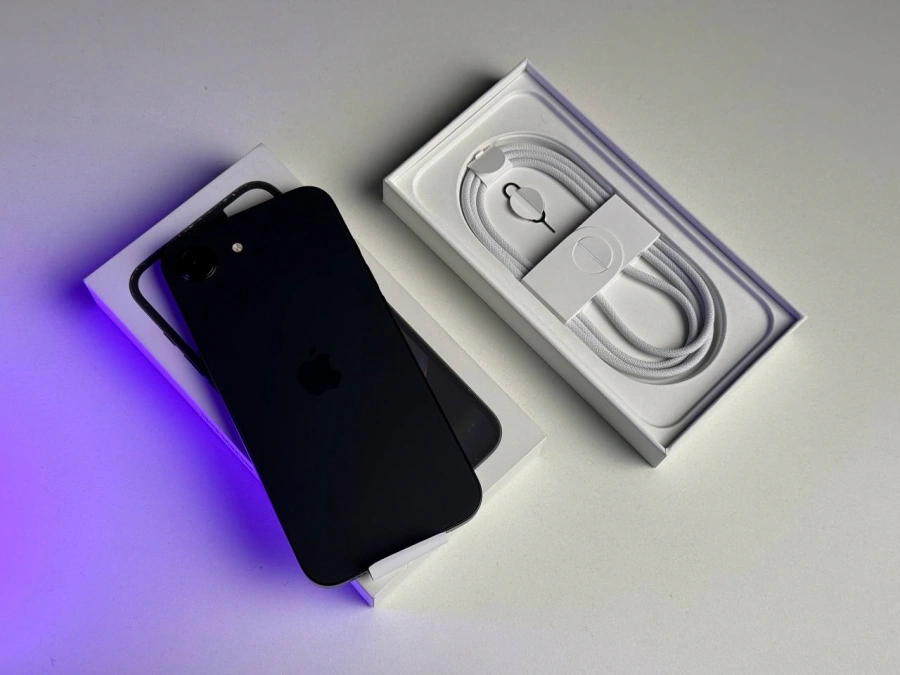 Б/У Apple iPhone 16e 256GB Black (MD1T4) - Состояние: хороший | Аккумулятор: 100% | Комплектация: полный | Гарантія: 3 мес.
