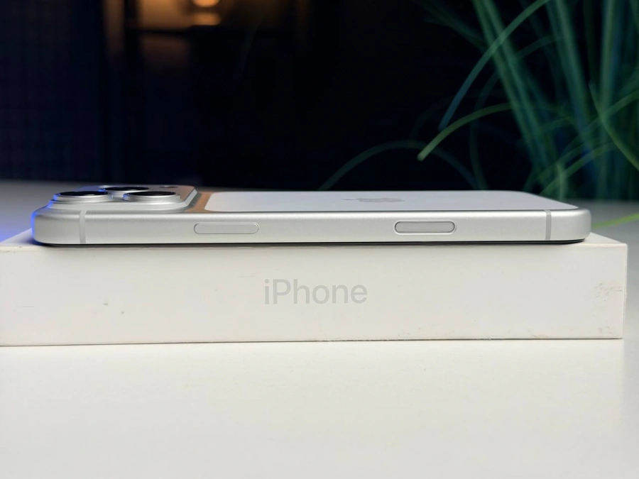 ВЖИВАНИЙ Apple iPhone 17 Pro Max 256GB eSim Silver (MFXG4, MFY84) - Стан: ідеальний | Акумулятор: 100% | Комплектація: повний | Гарантія: 3 міс.