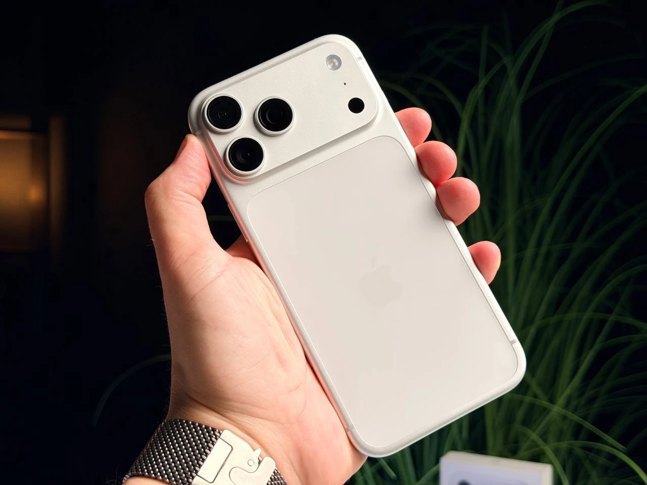 Б/У Apple iPhone 17 Pro Max 256GB eSim Silver (MFXG4, MFY84) - Состояние: идеальный | Аккумулятор: 100% | Комплектация: полный | Гарантія: 3 мес.