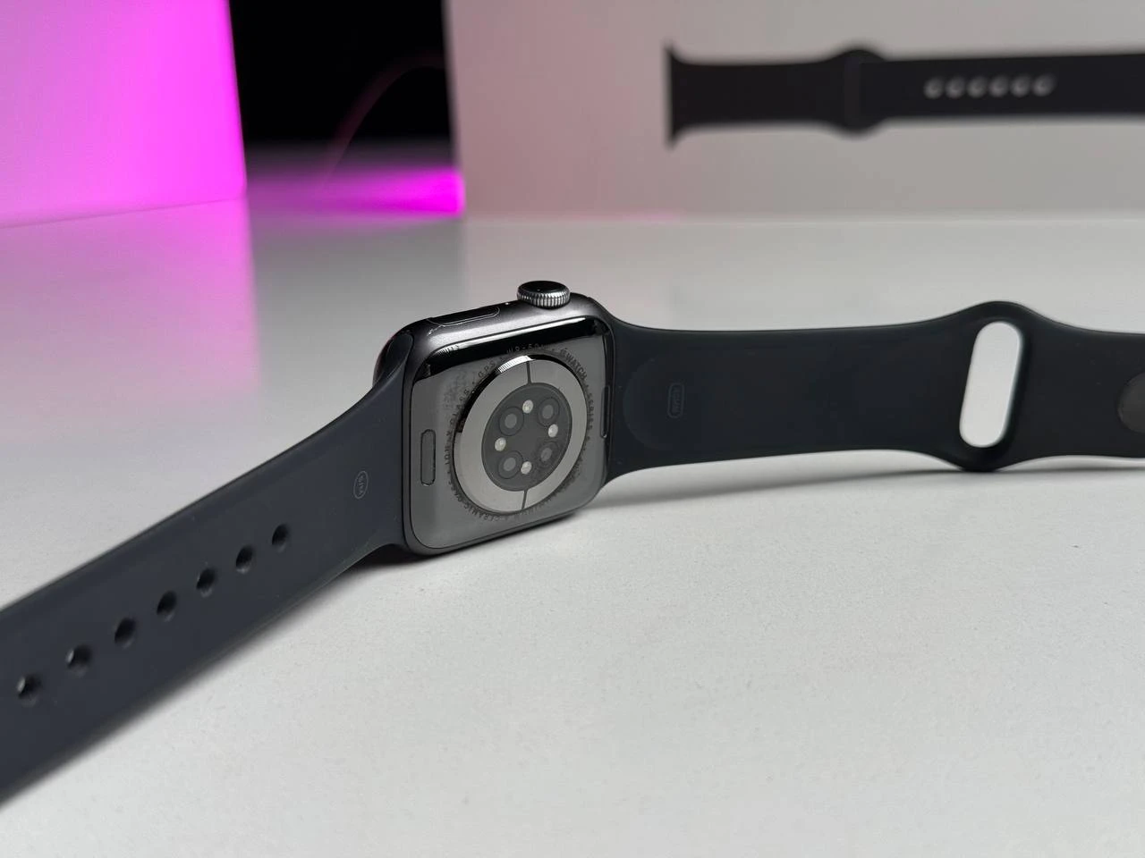 ВЖИВАНИЙ Apple Watch Series 6 GPS 40mm Space Gray Aluminum Case with Black Sport Band (MG133) - Стан: задовільний | Акумулятор: 76% | Комплектація: повний | Гарантія: 3 міс.